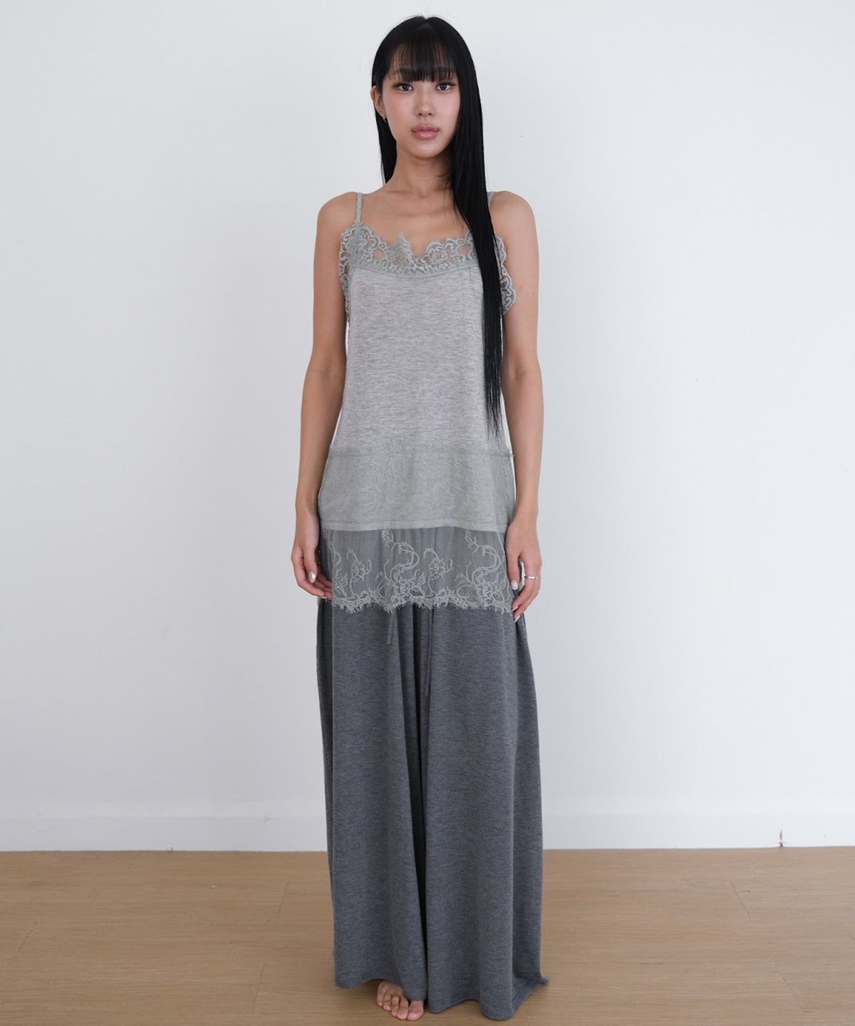 오오티엔(OOTN) LACE LONG KNIT CAMISOLE [GREY]