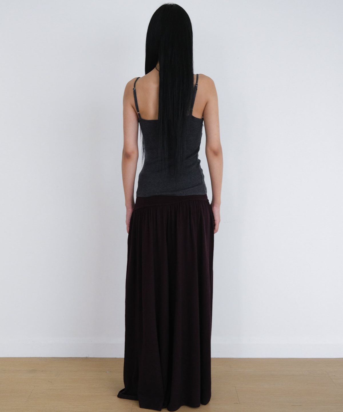 오오티엔(OOTN) LACE KNIT CAMISOLE [CHARCOAL]