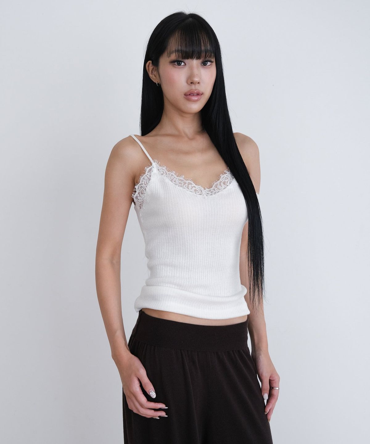 오오티엔(OOTN) LACE KNIT CAMISOLE [IVORY]