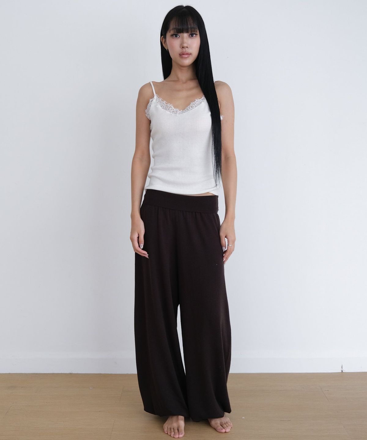 오오티엔(OOTN) LACE KNIT CAMISOLE [IVORY]