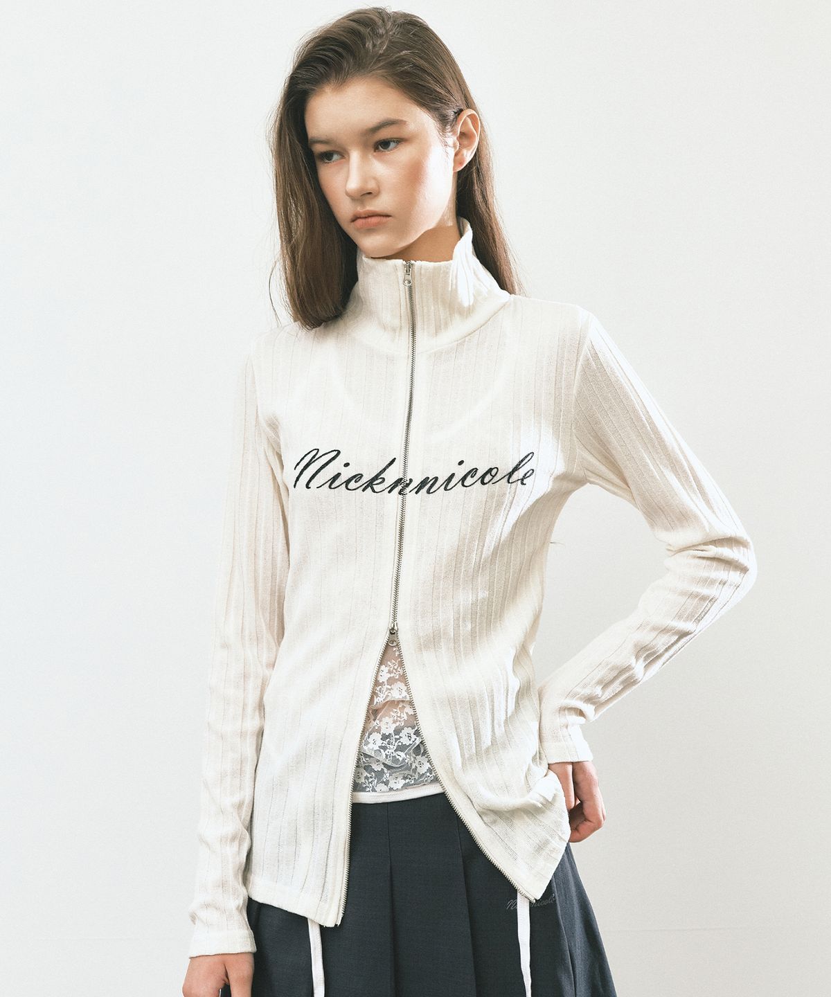 닉앤니콜(NICK&NICOLE) NICOLE HIGH NECK ZIP-UP TOP_IVORY