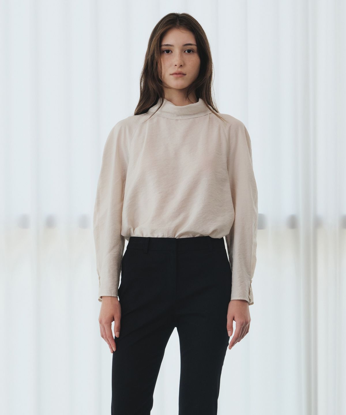 올리브 데 올리브(OLIVE DES OLIVE) 스카프 라운드블라우스 OE6AB8070