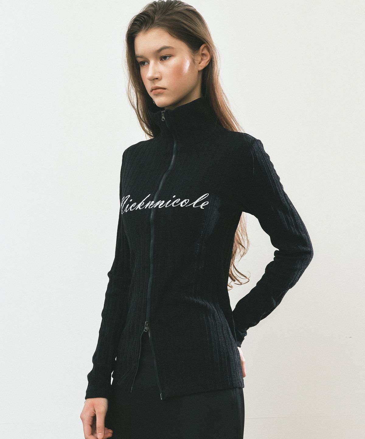 닉앤니콜(NICK&NICOLE) NICOLE HIGH NECK ZIP-UP TOP_BLACK