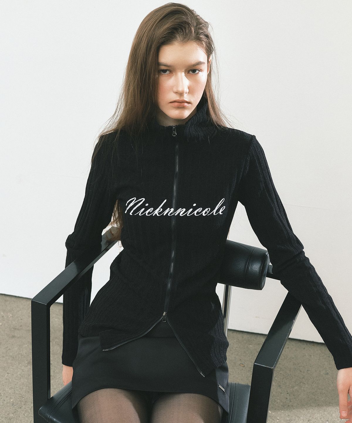 닉앤니콜(NICK&NICOLE) NICOLE HIGH NECK ZIP-UP TOP_BLACK