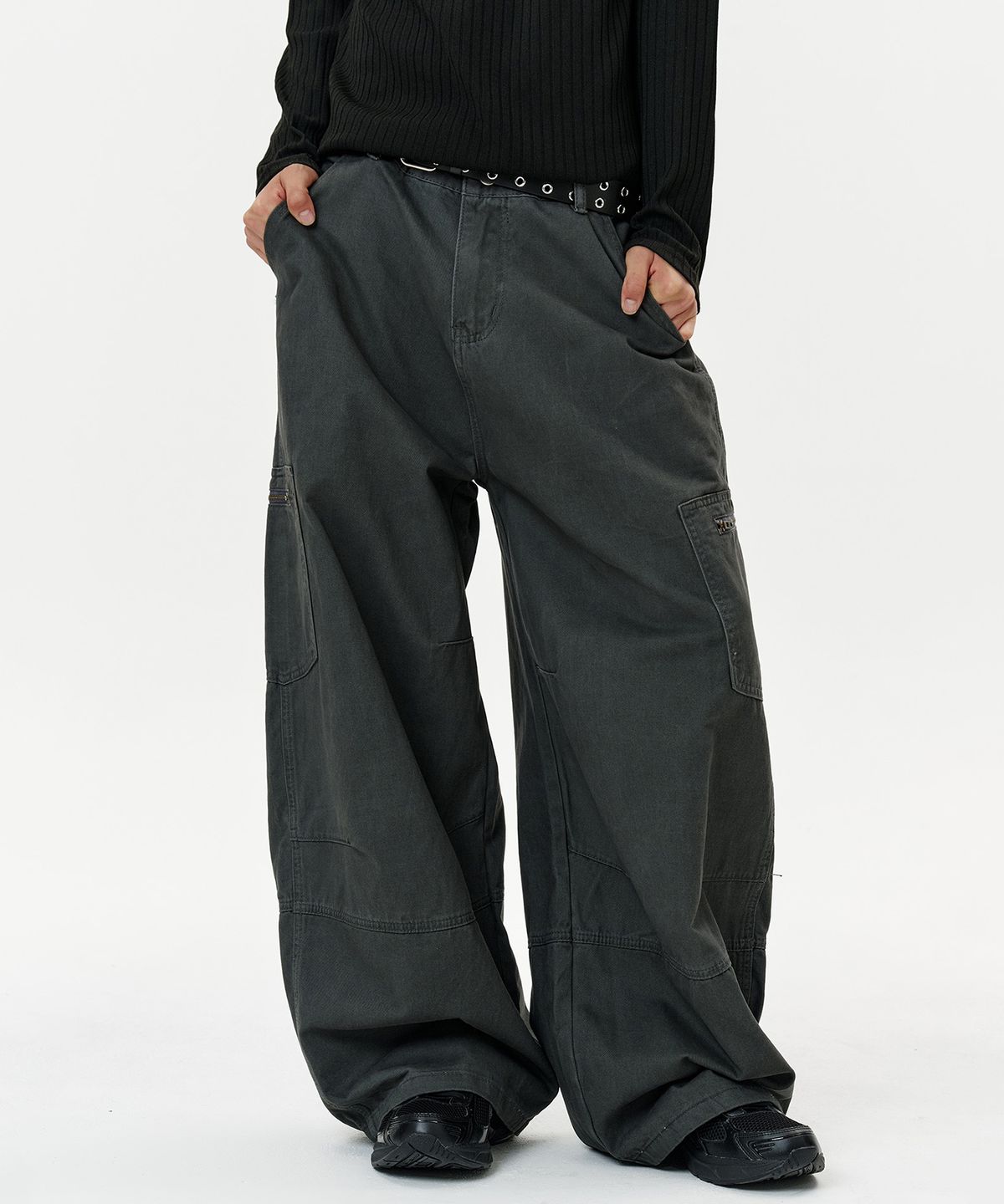 딥센스(DEEP SENSE) Side Zip Pocket Curved Pants - chacol