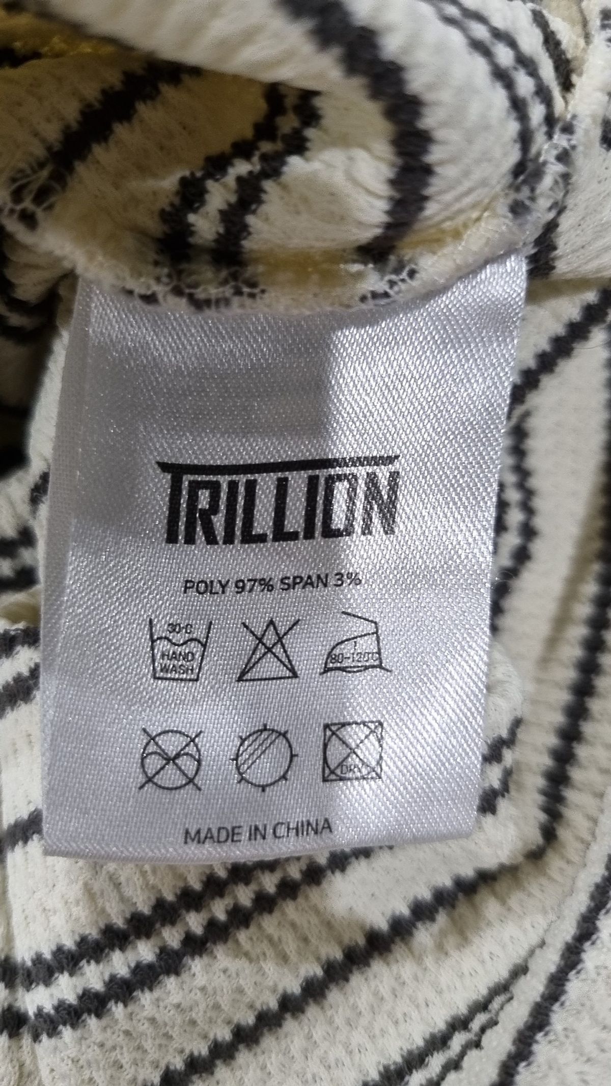 트릴리온(TRILLION) 반소매 티셔츠 M