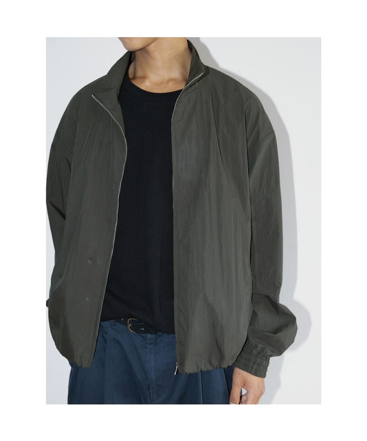 디애퍼처(THE APERTURE) [Unisex] Classic Nylon Jumper  Khaki (TA6739U02H)