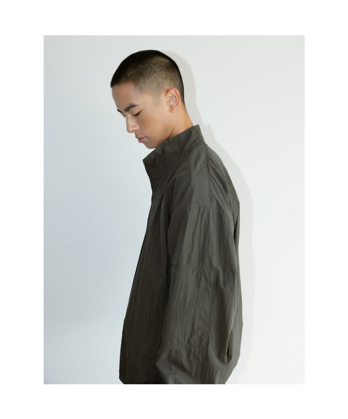 디애퍼처(THE APERTURE) [Unisex] Classic Nylon Jumper  Khaki (TA6739U02H)