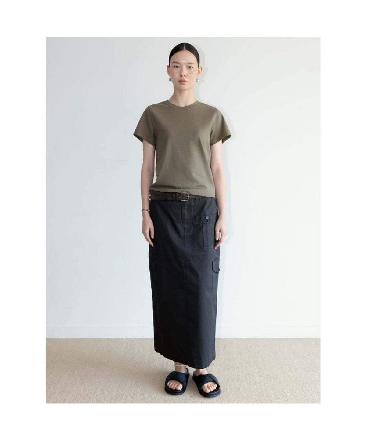 디애퍼처(THE APERTURE) Eddie Cargo H Line Skirt  Black (TA6727A155)