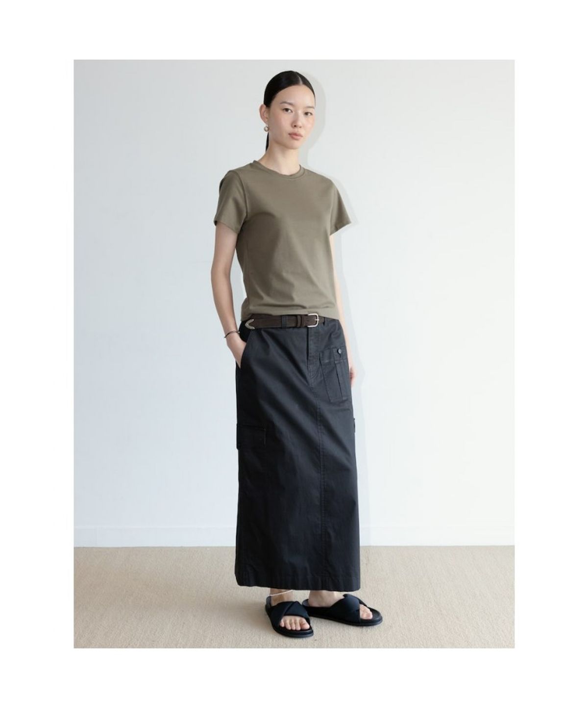 디애퍼처(THE APERTURE) Eddie Cargo H Line Skirt  Black (TA6727A155)