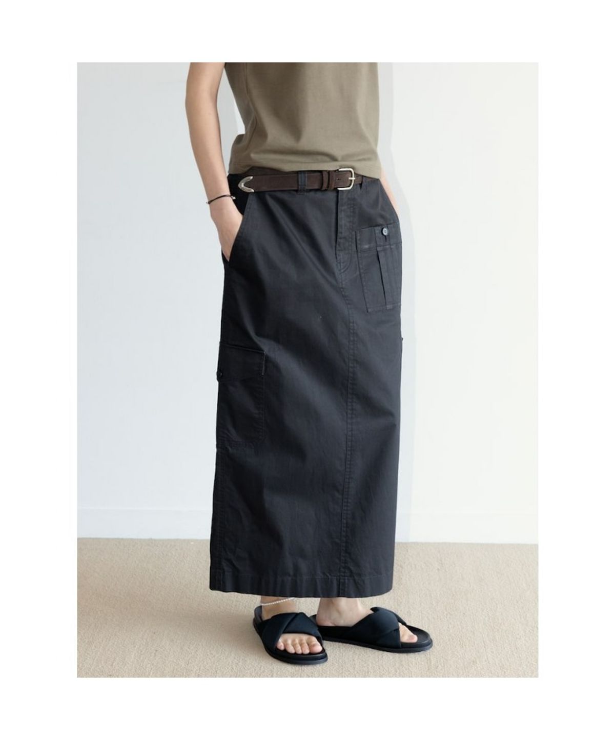 디애퍼처(THE APERTURE) Eddie Cargo H Line Skirt  Black (TA6727A155)