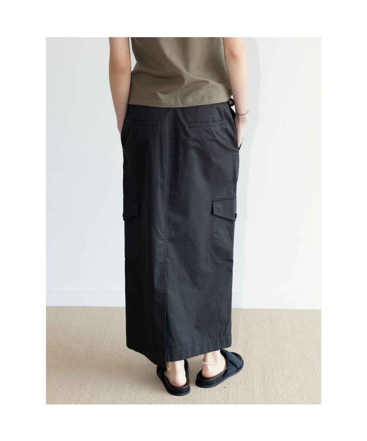 디애퍼처(THE APERTURE) Eddie Cargo H Line Skirt  Black (TA6727A155)