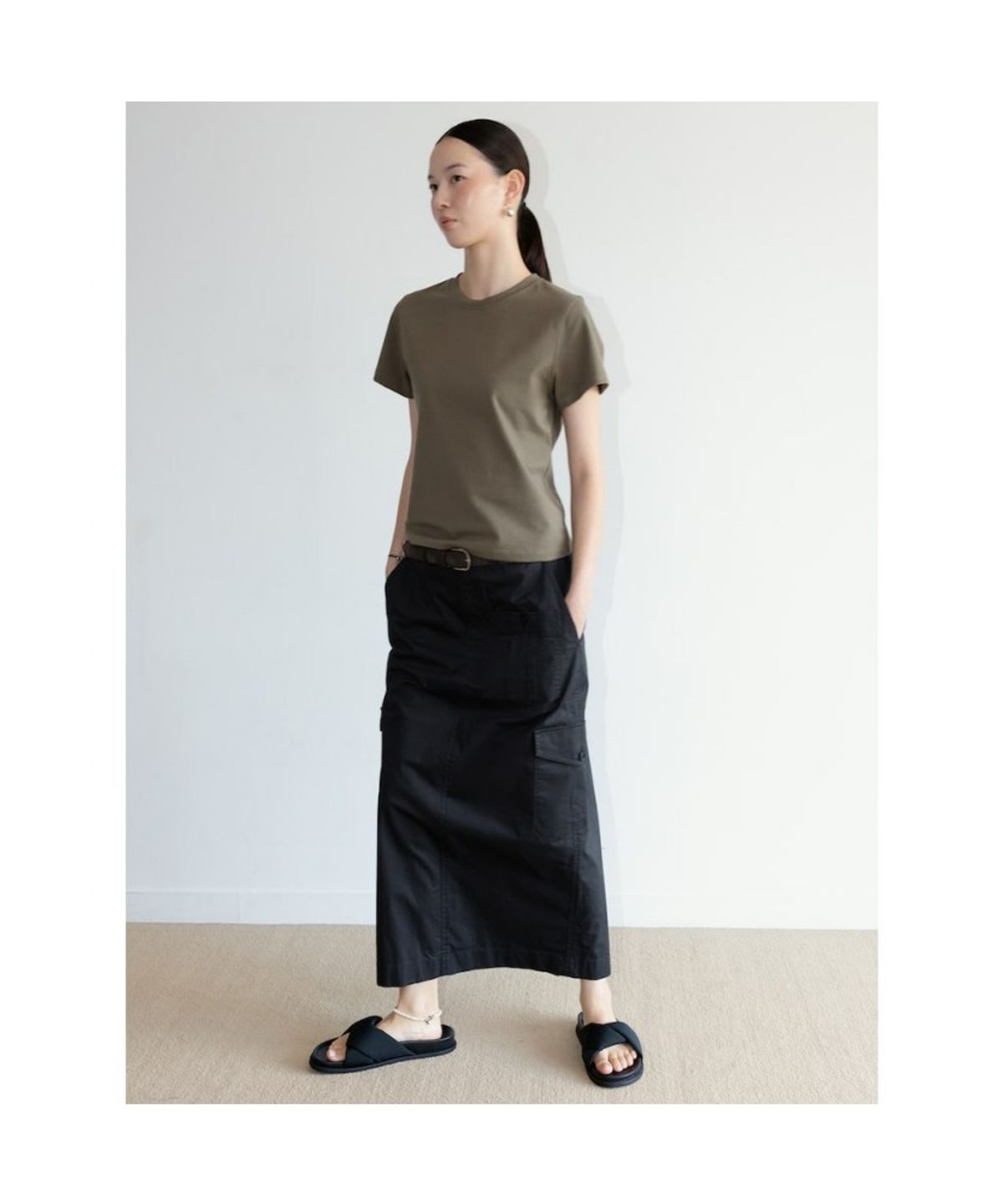 디애퍼처(THE APERTURE) Eddie Cargo H Line Skirt  Black (TA6727A155)