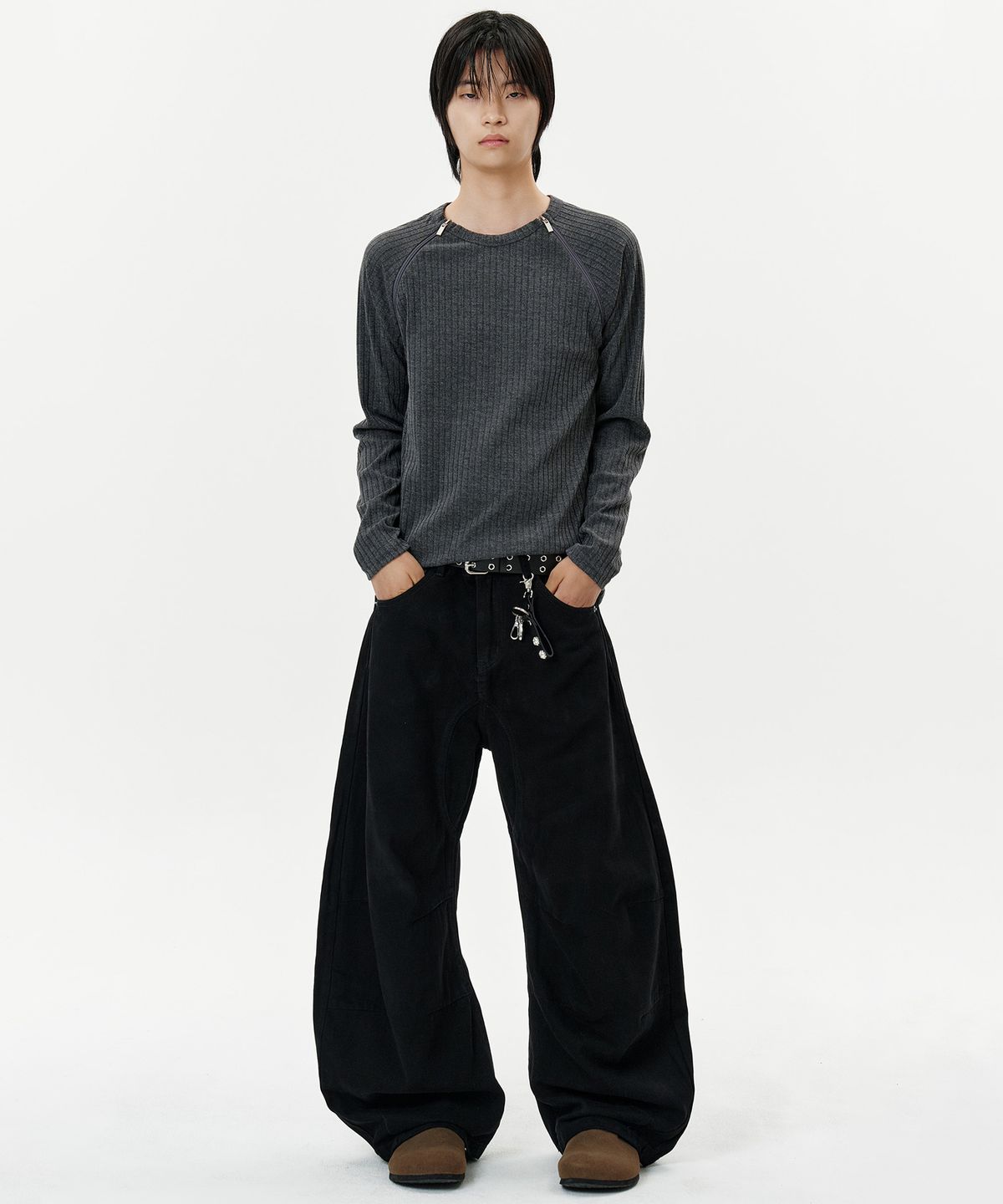 딥센스(DEEP SENSE) Rivet Slit Curved Pants - black