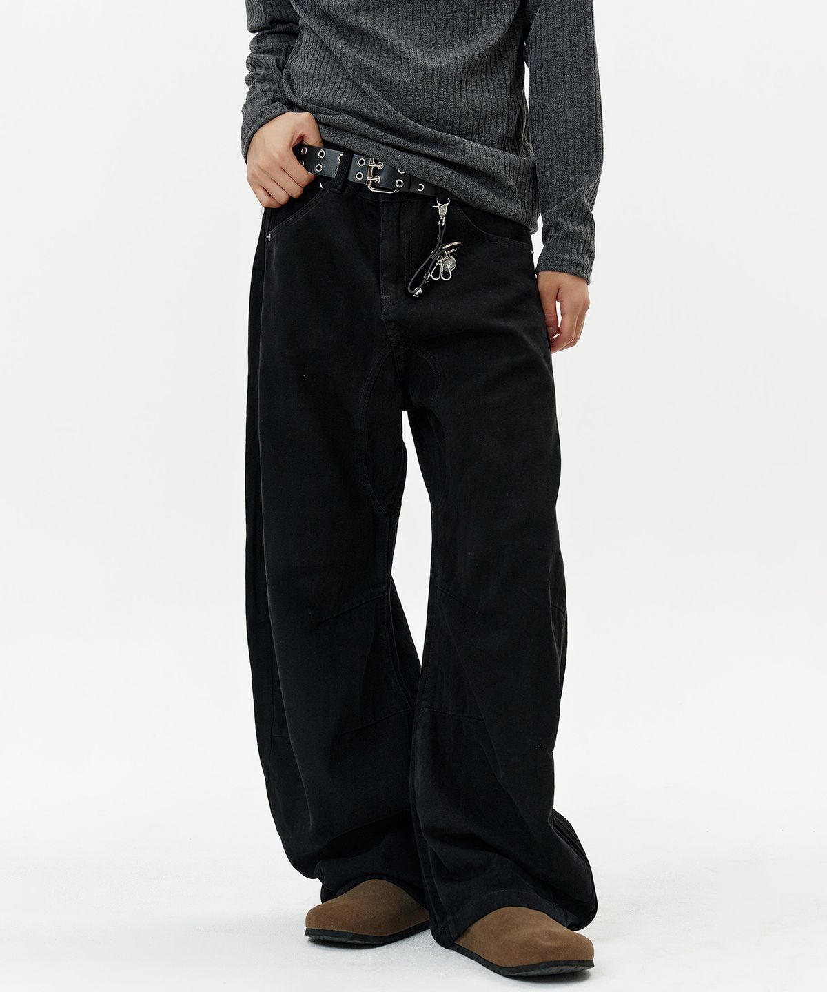 딥센스(DEEP SENSE) Rivet Slit Curved Pants - black