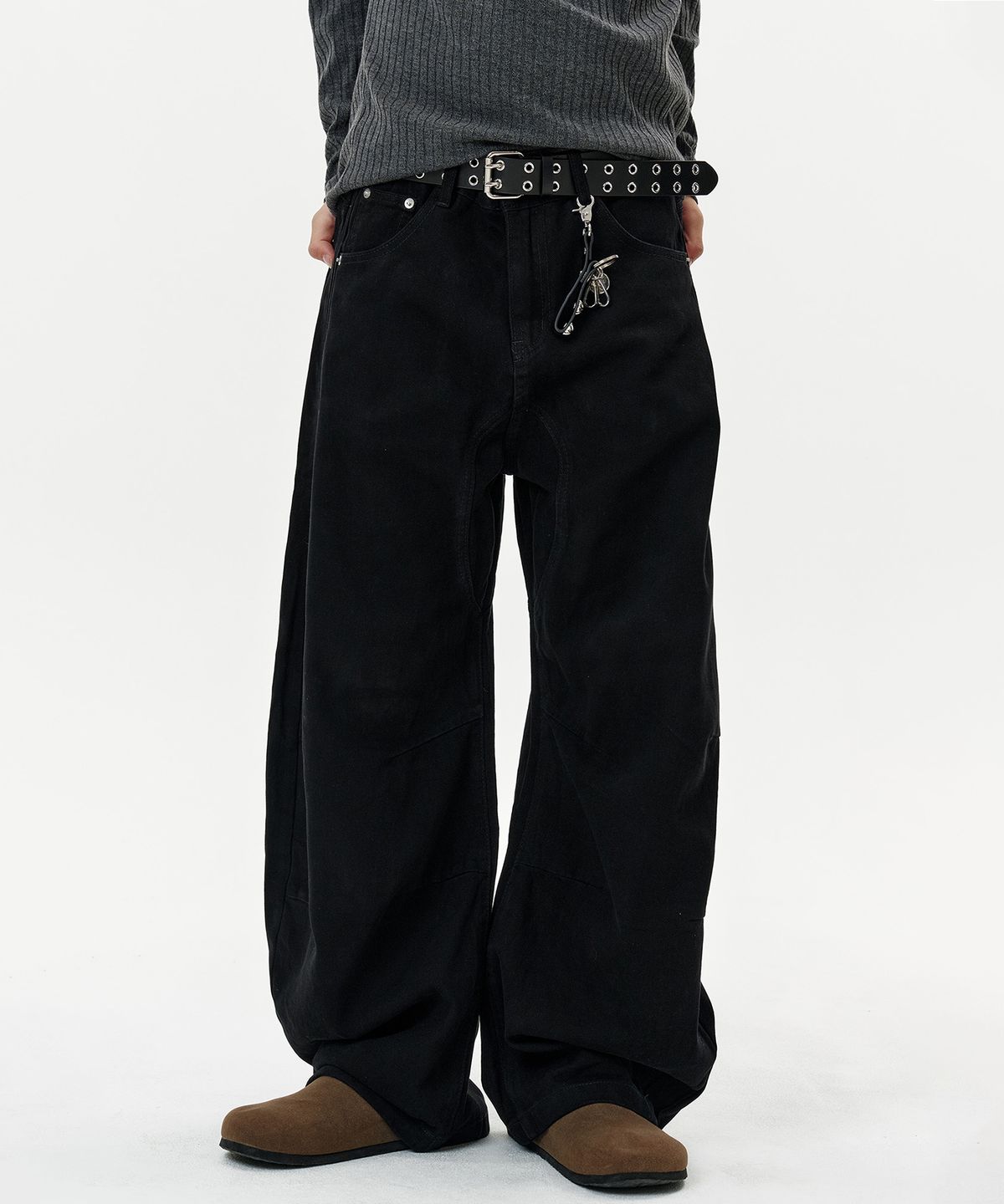 딥센스(DEEP SENSE) Rivet Slit Curved Pants - black