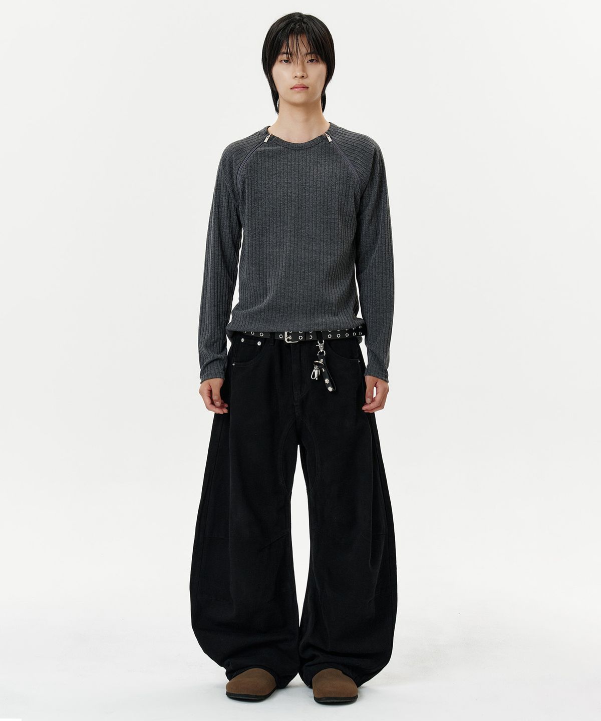 딥센스(DEEP SENSE) Rivet Slit Curved Pants - black