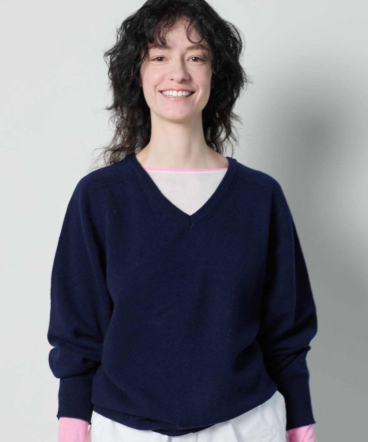 누베르(NUVERE) Mellow V Knit Navy
