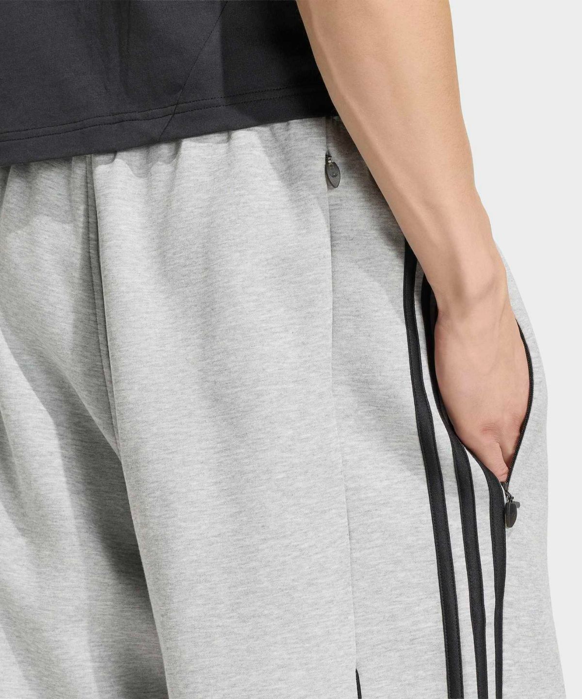 아디다스(ADIDAS) 스페이서 팀가이스트 26 컷라인 오픈 헴 팬츠 - 미디엄그레이헤더 / KR7073