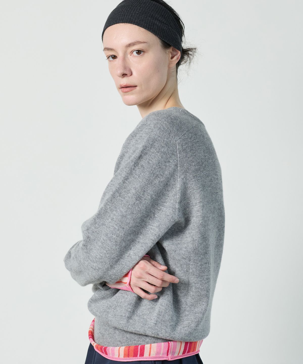 누베르(NUVERE) Mellow V Knit Gray