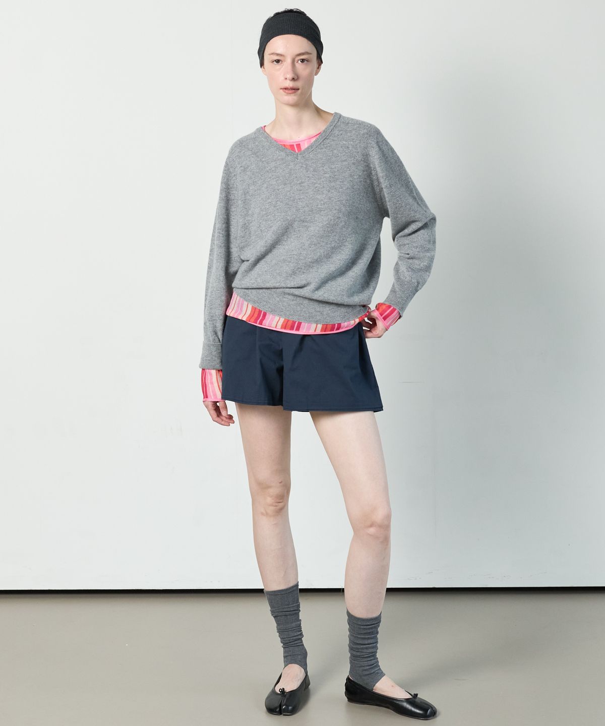 누베르(NUVERE) Mellow V Knit Gray