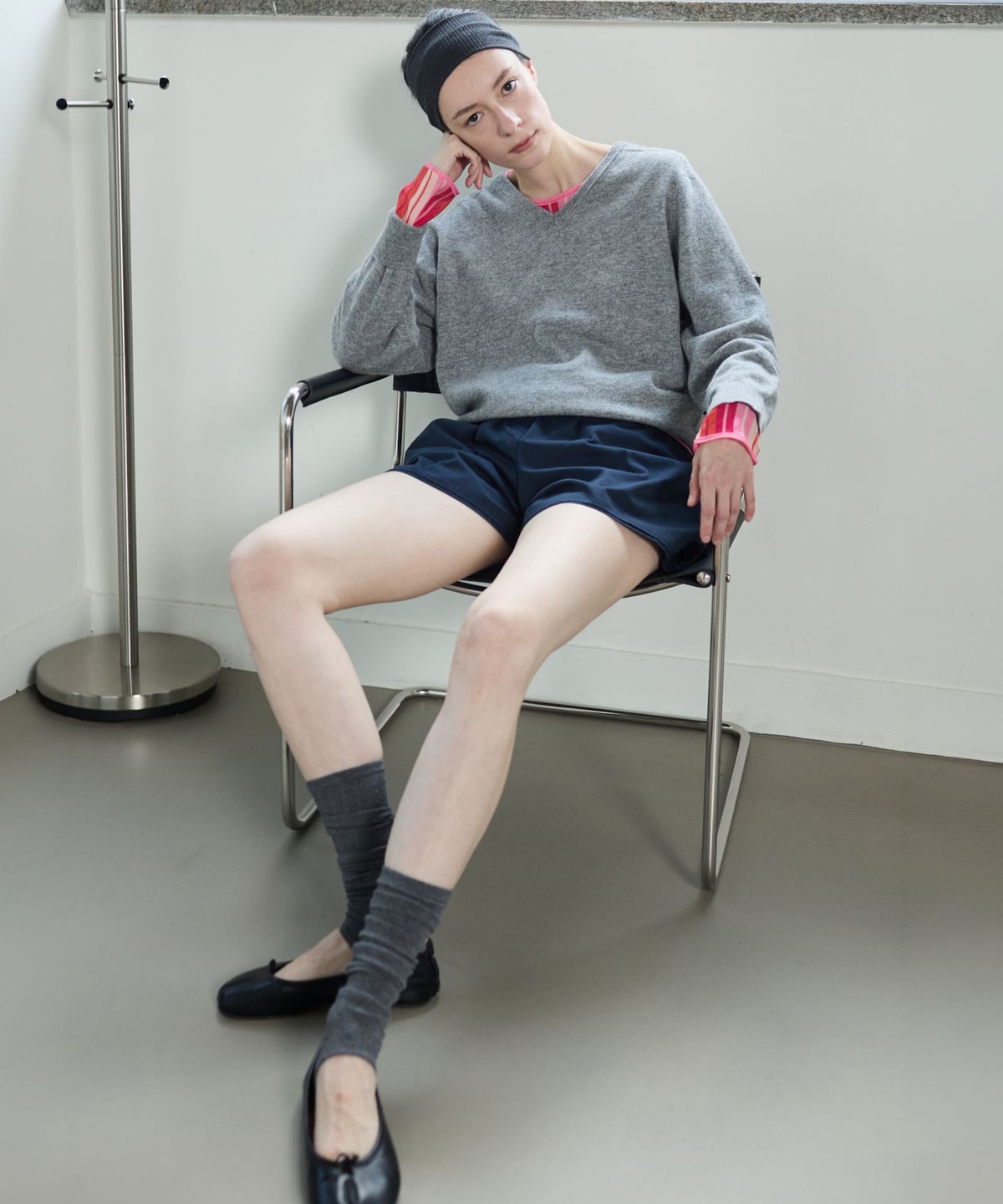 누베르(NUVERE) Mellow V Knit Gray