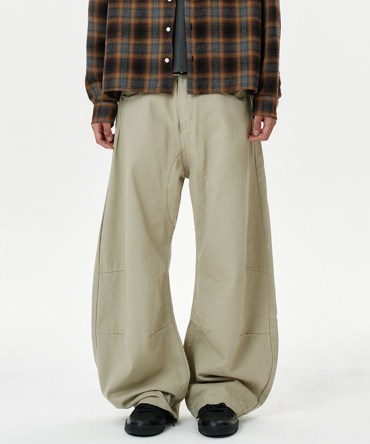딥센스(DEEP SENSE) Rivet Slit Curved Pants - beige