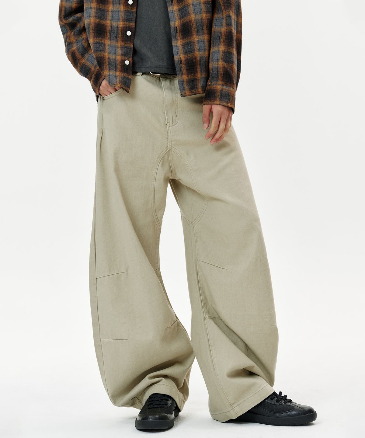 딥센스(DEEP SENSE) Rivet Slit Curved Pants - beige