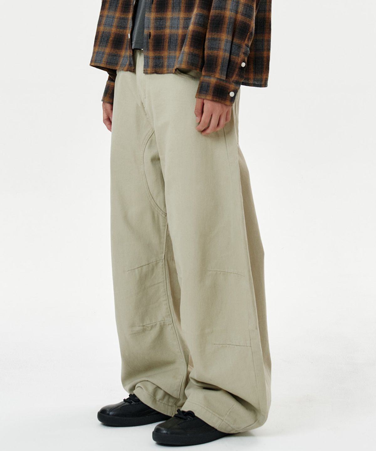 딥센스(DEEP SENSE) Rivet Slit Curved Pants - beige