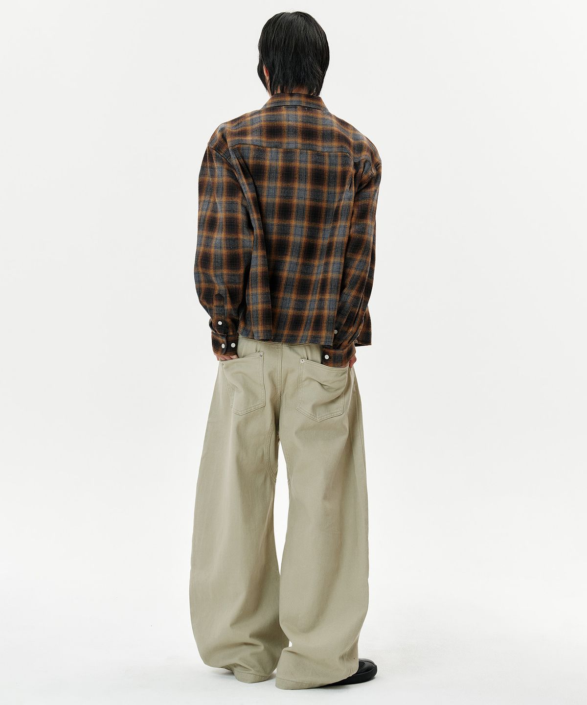 딥센스(DEEP SENSE) Rivet Slit Curved Pants - beige