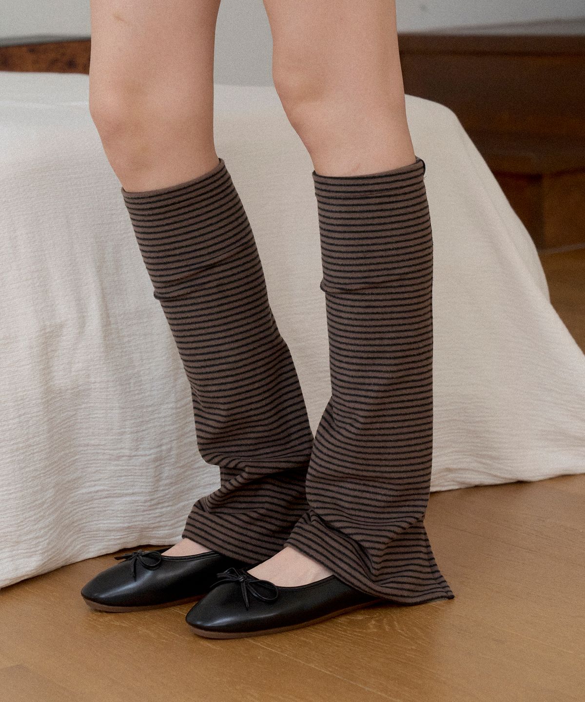 민씨오(MINCO) 스트라이프 슬릿 레그워머 (brown)