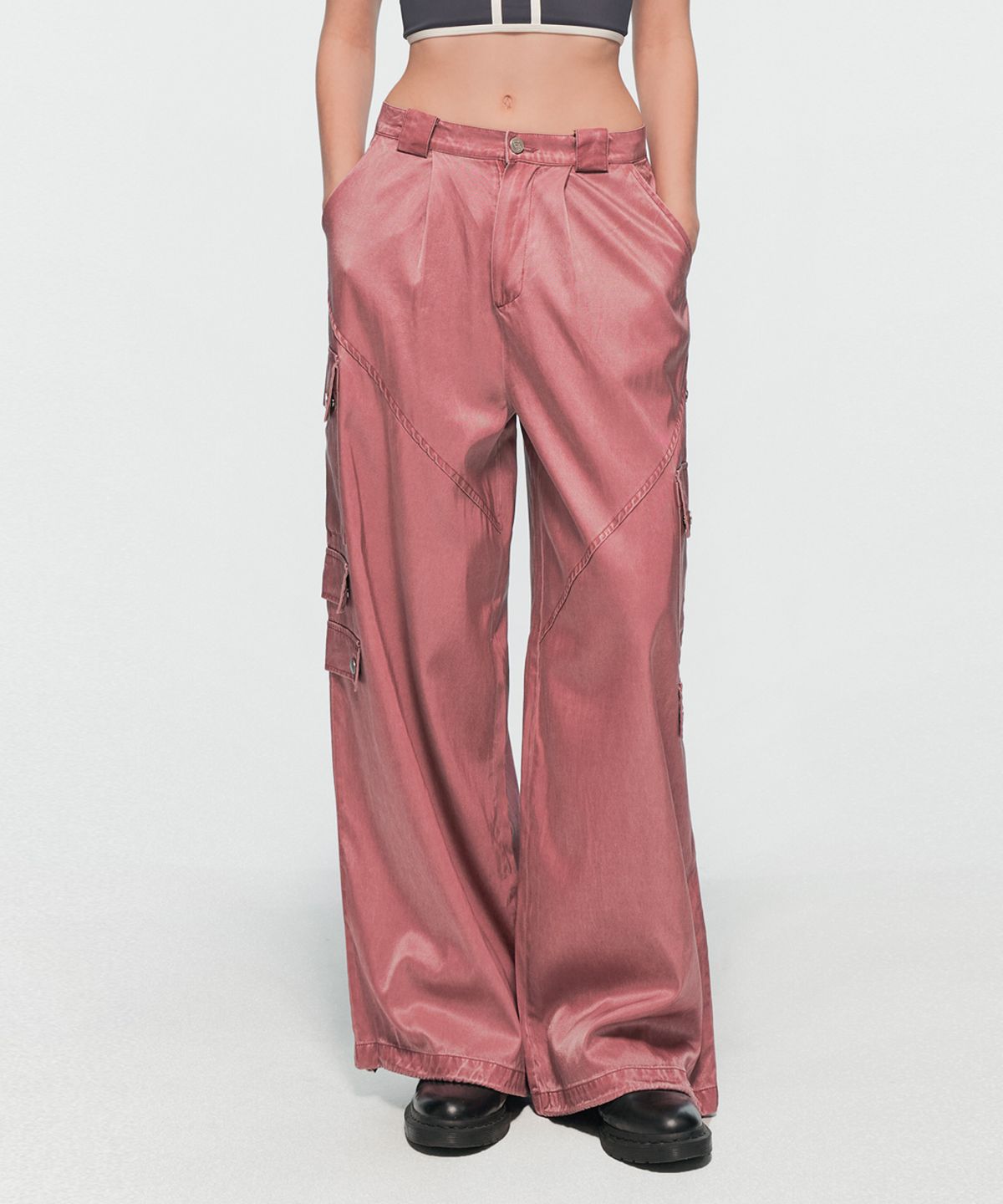 유움(UUM) GLOSS BIO INCISION PANTS PINK