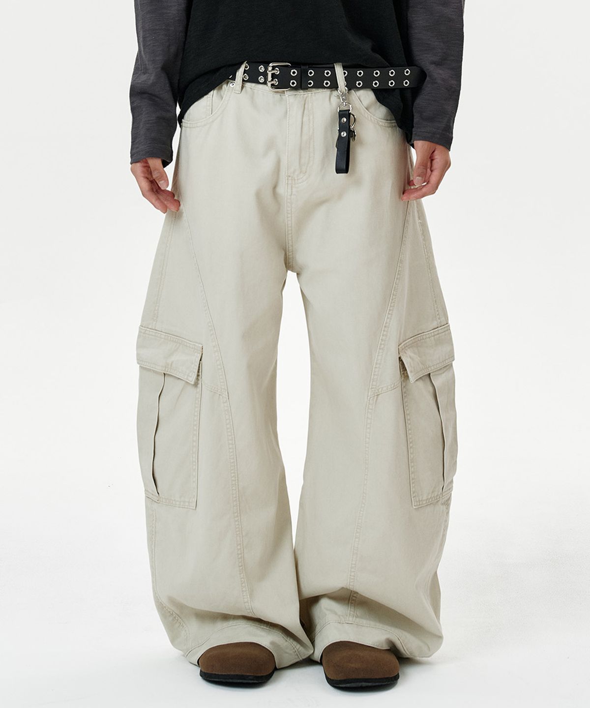 딥센스(DEEP SENSE) Slit Cargo Curved Pants - beige