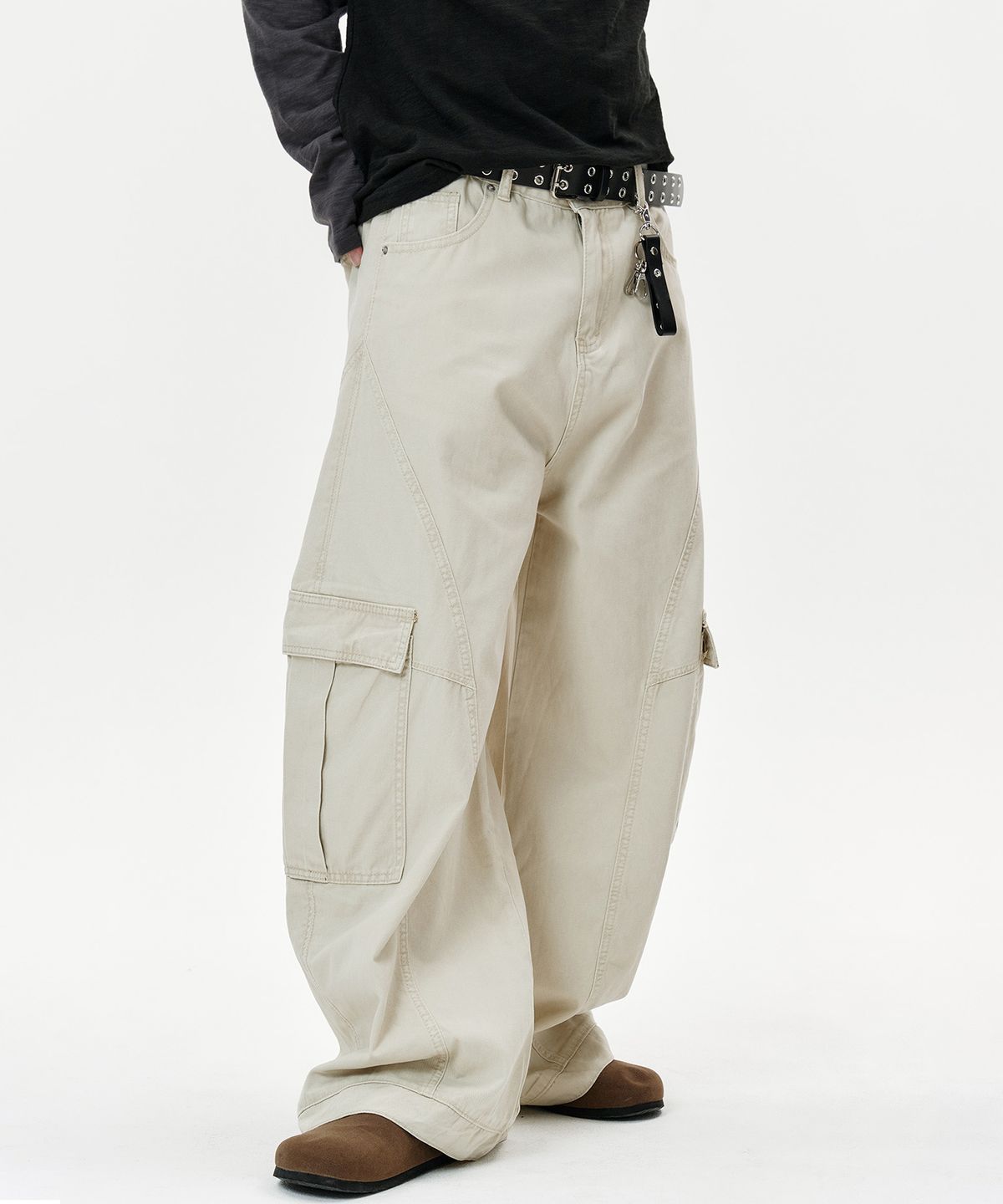 딥센스(DEEP SENSE) Slit Cargo Curved Pants - beige