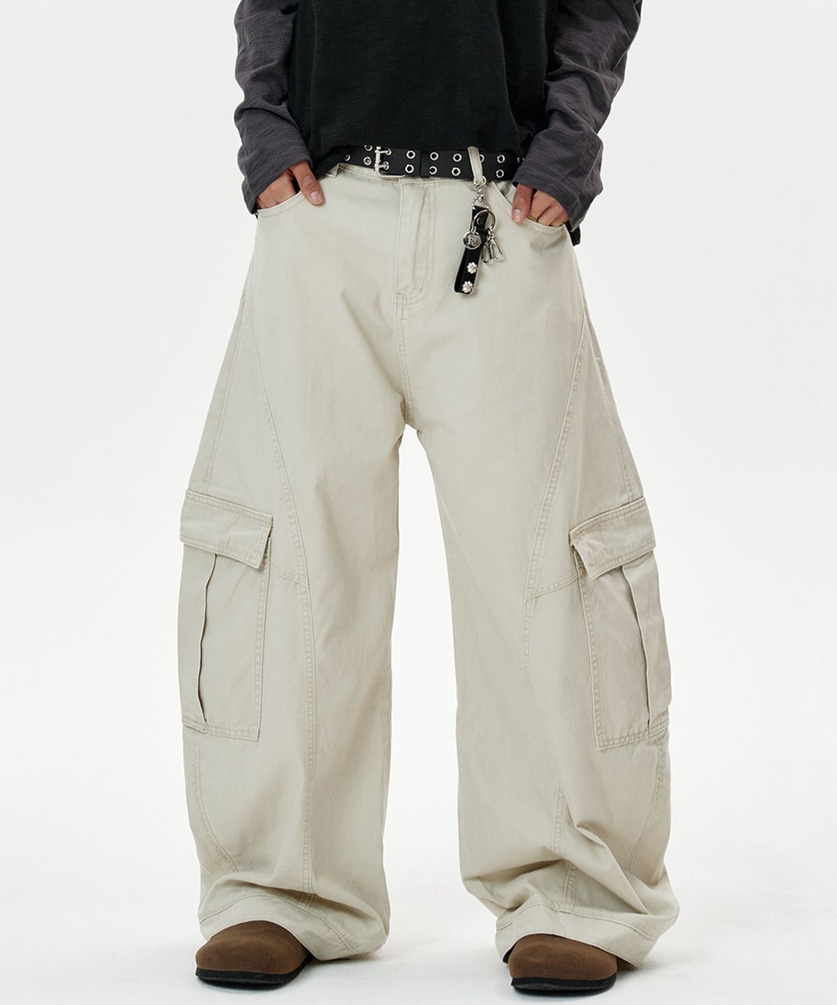 딥센스(DEEP SENSE) Slit Cargo Curved Pants - beige