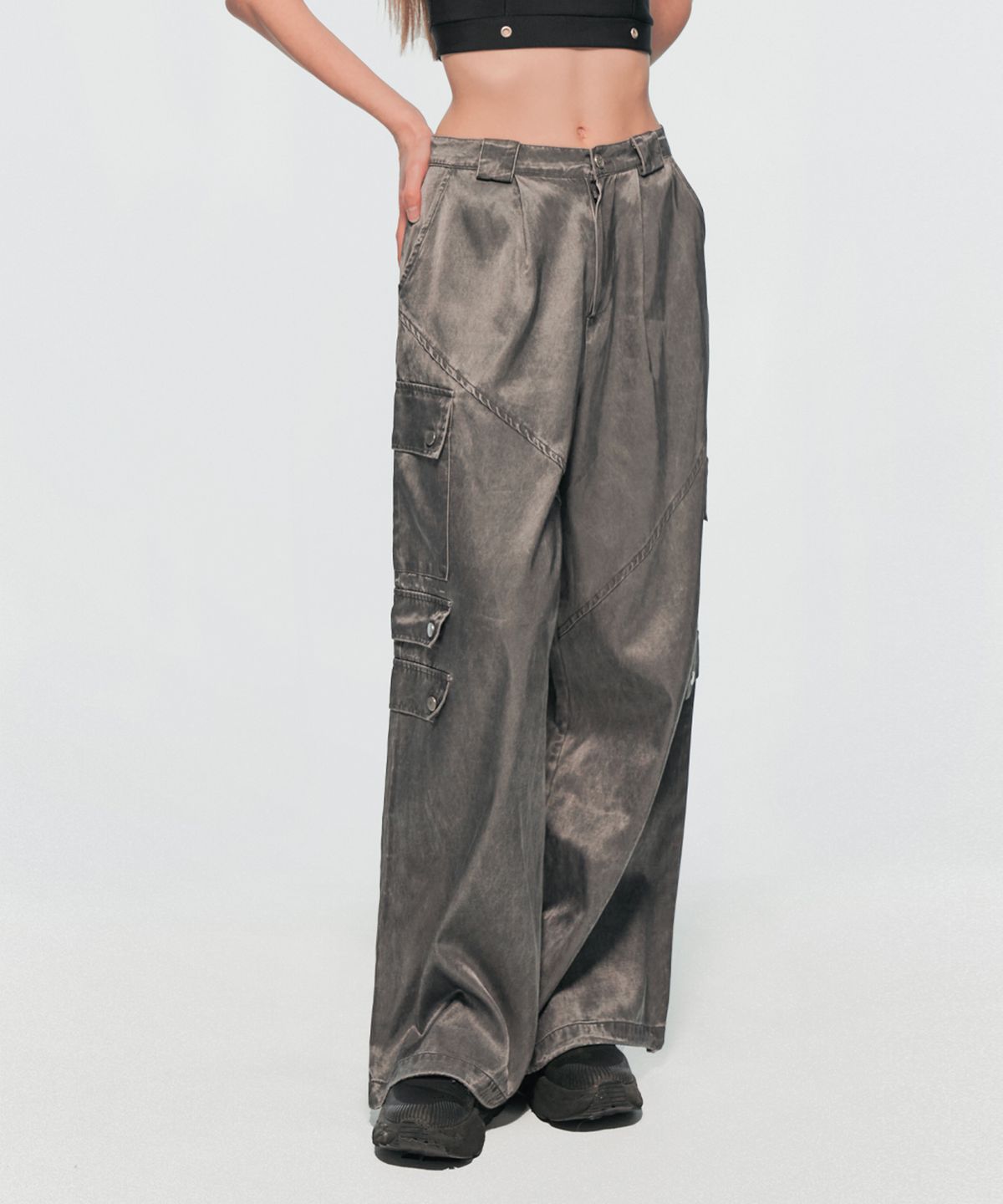 유움(UUM) GLOSS BIO INCISION PANTS GRAY