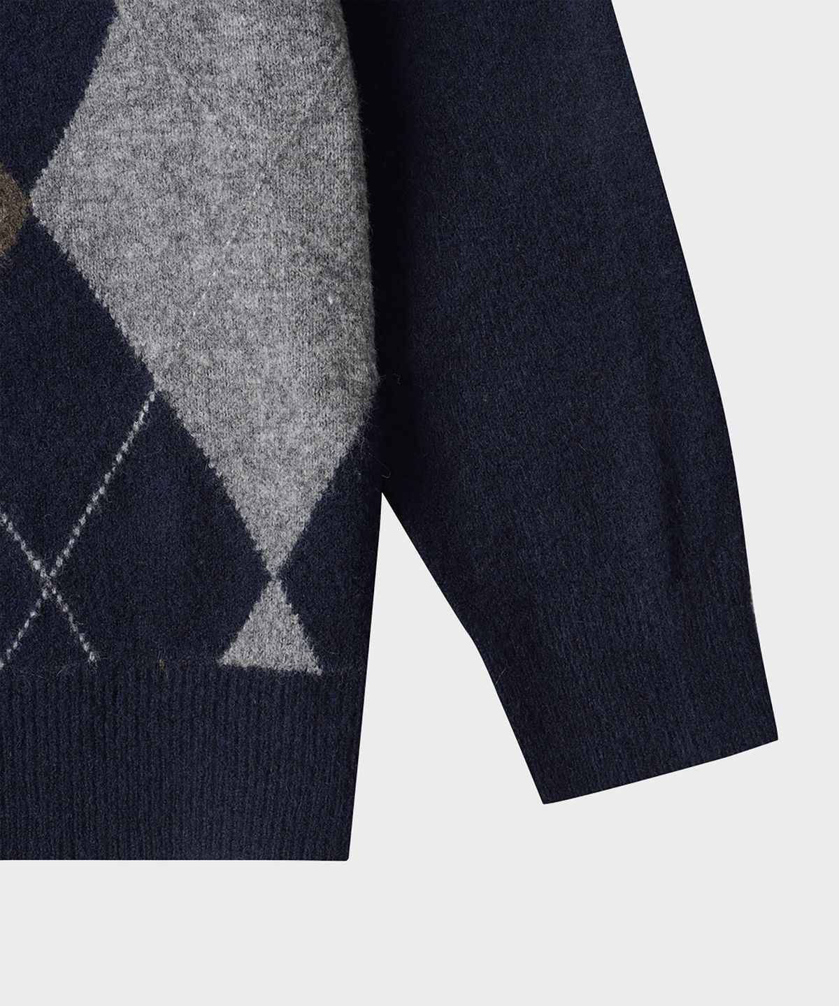 테일던(TAILDERN) Reilly Hairy Argyle V-neck Sweater Navy