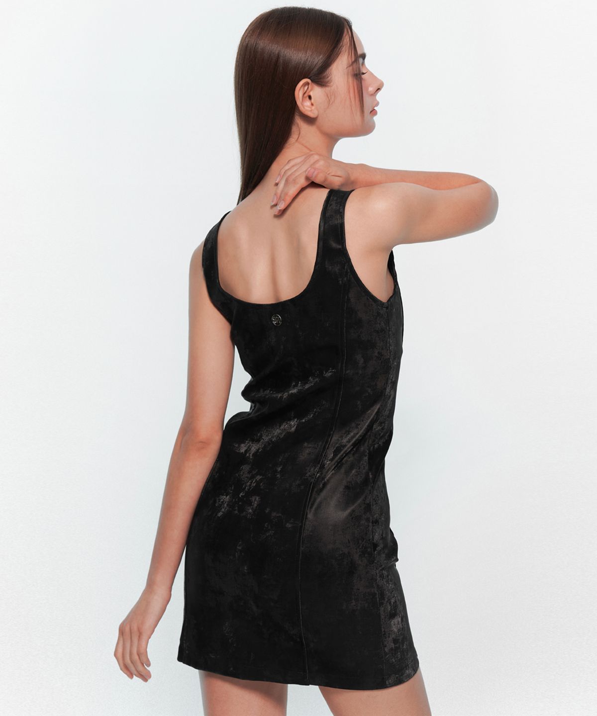 유움(UUM) TWOWAY LEATHER ONE-PIECE BLACK