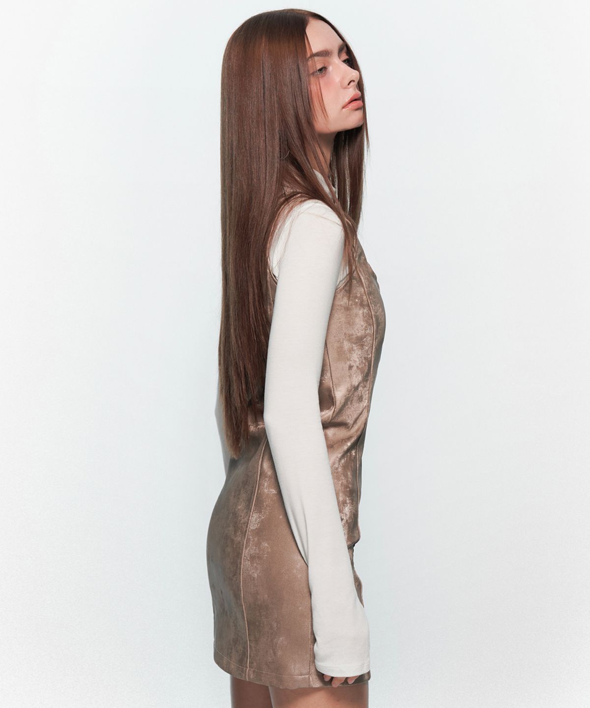 유움(UUM) TWOWAY LEATHER ONE-PIECE BEIGE