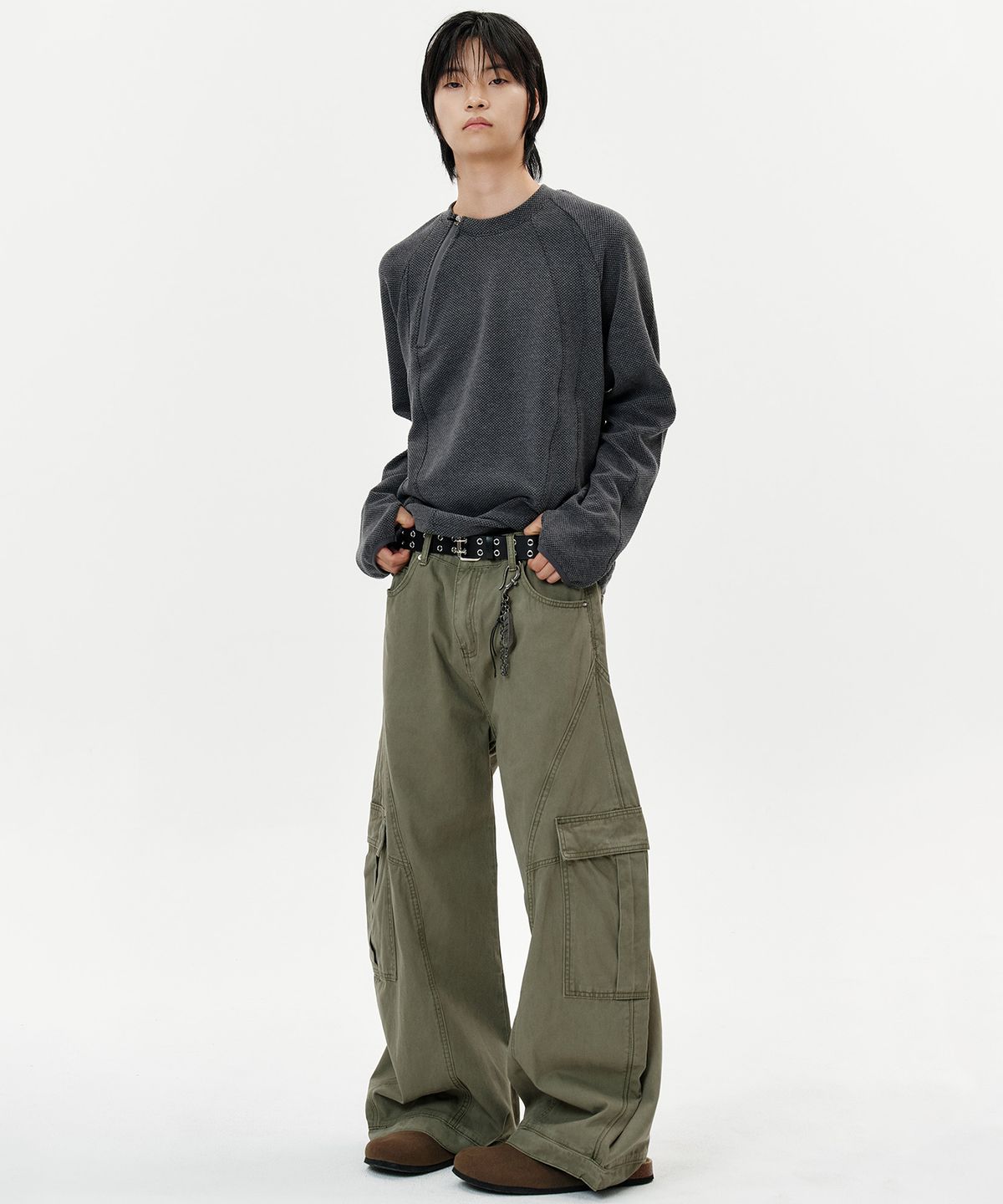 딥센스(DEEP SENSE) Slit Cargo Curved Pants - khaki