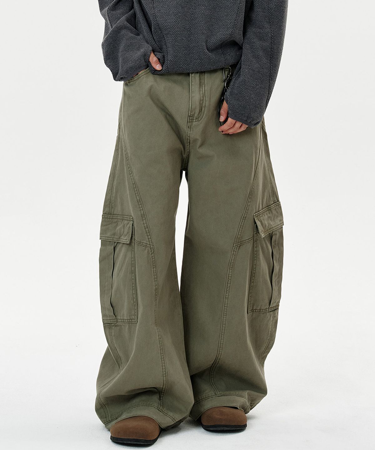 딥센스(DEEP SENSE) Slit Cargo Curved Pants - khaki