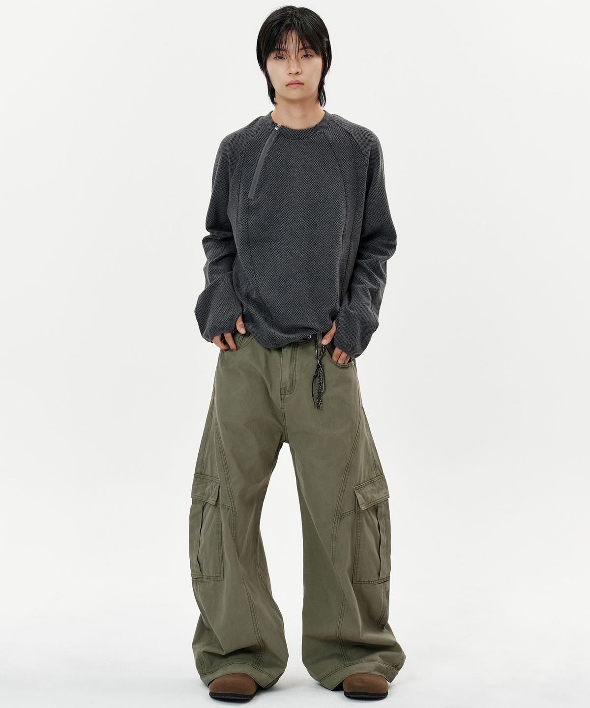 딥센스(DEEP SENSE) Slit Cargo Curved Pants - khaki