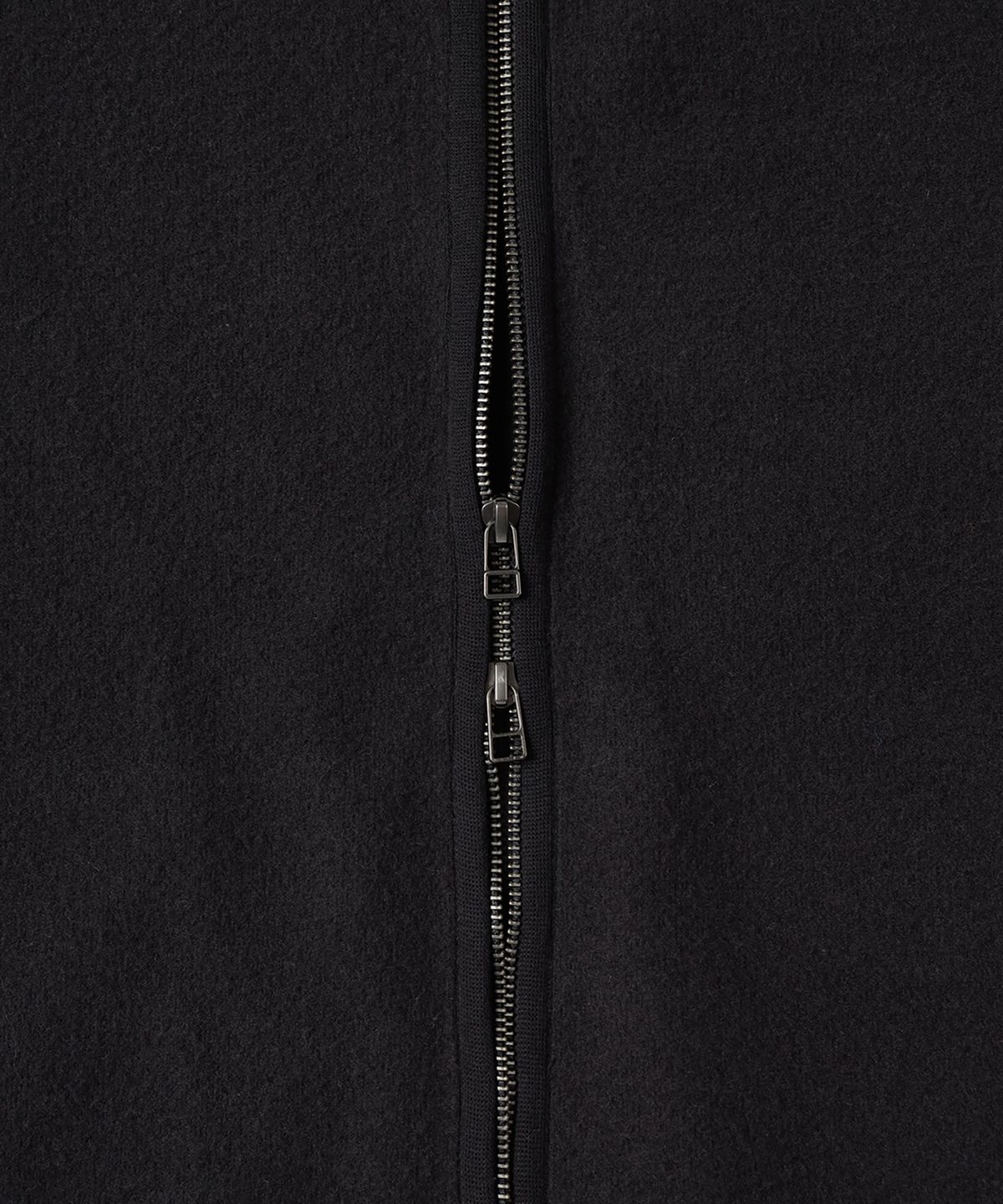 테일던(TAILDERN) Yvon Fleece Zip-up Vest Black