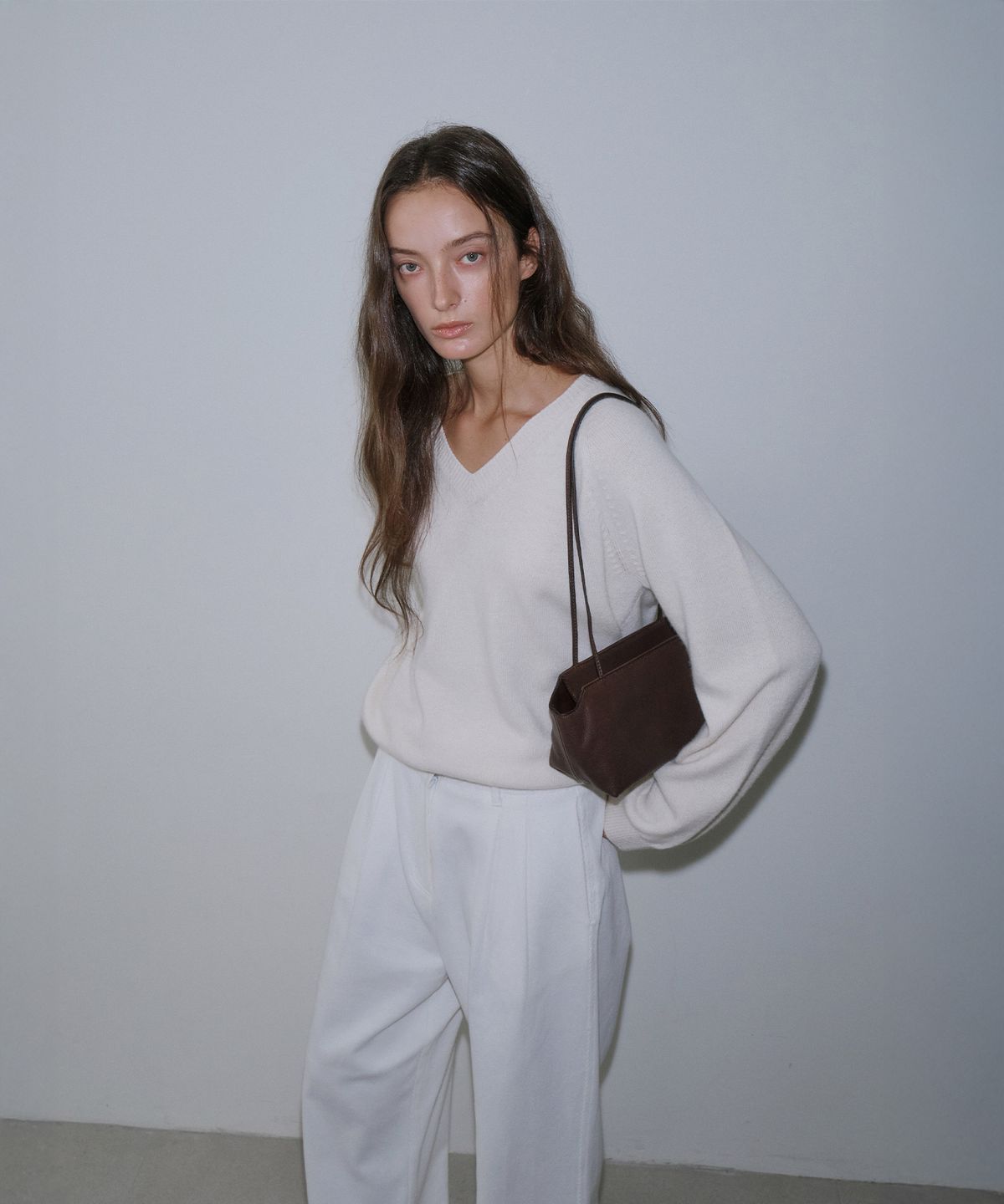 가더(GARDER) Classic V neck Knit (Ivory)