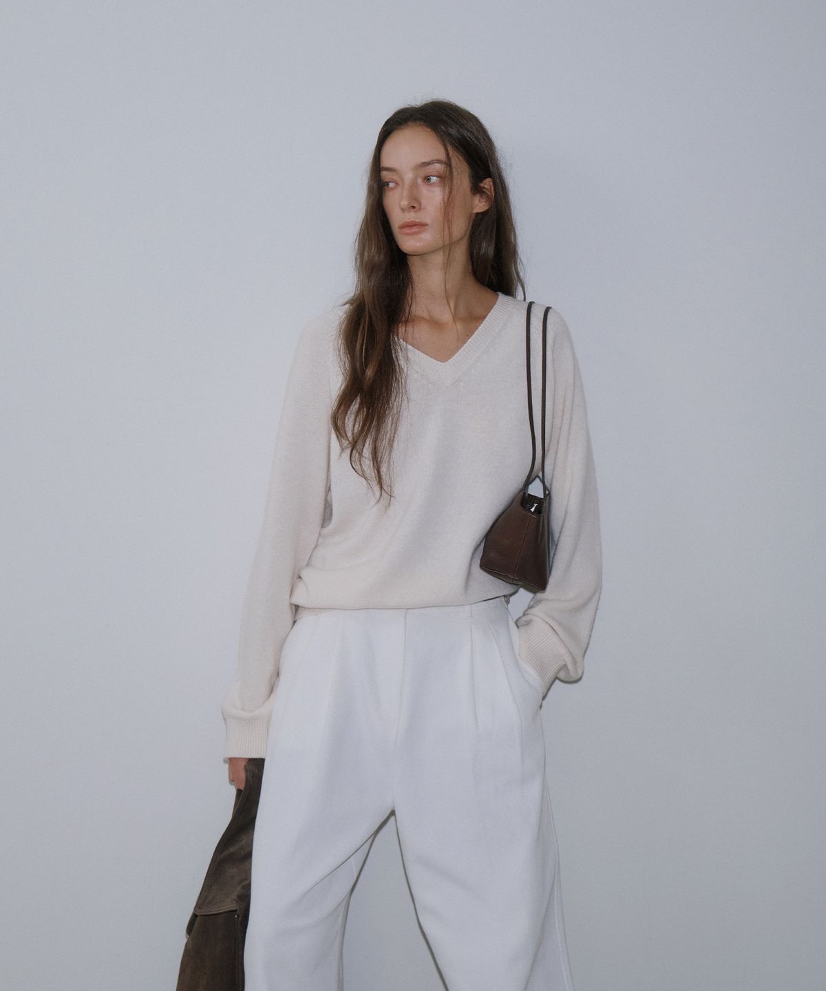 가더(GARDER) Classic V neck Knit (Ivory)