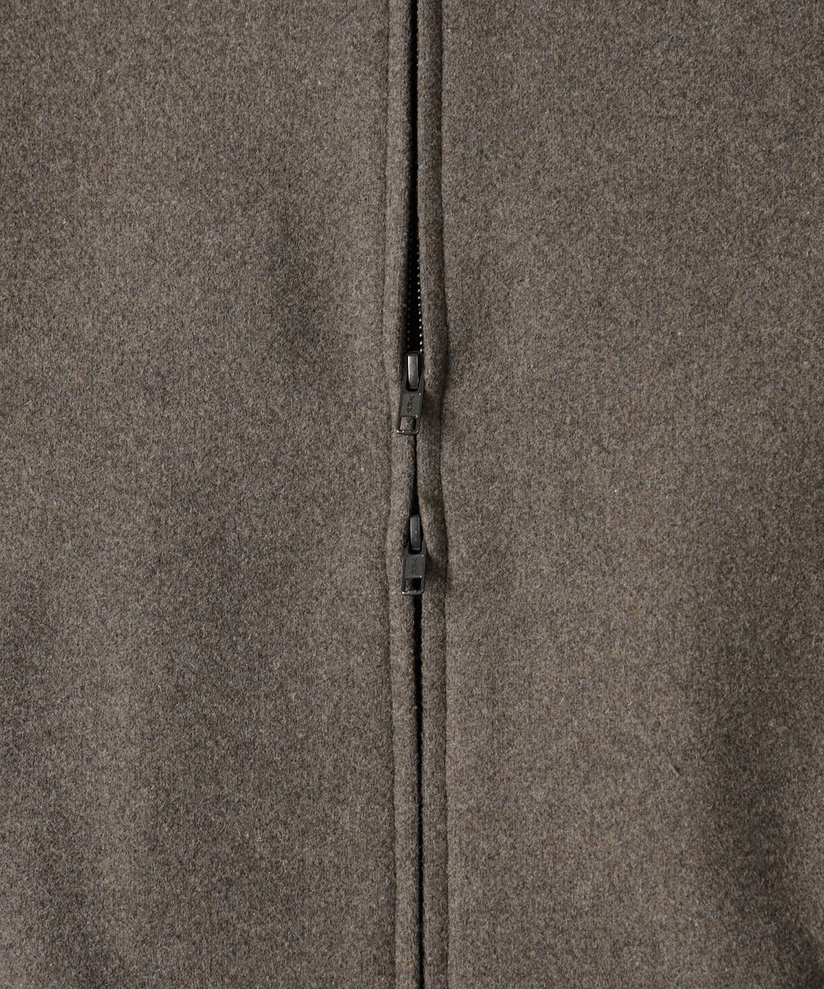 테일던(TAILDERN) Auster High Neck Blouson Dark Khaki