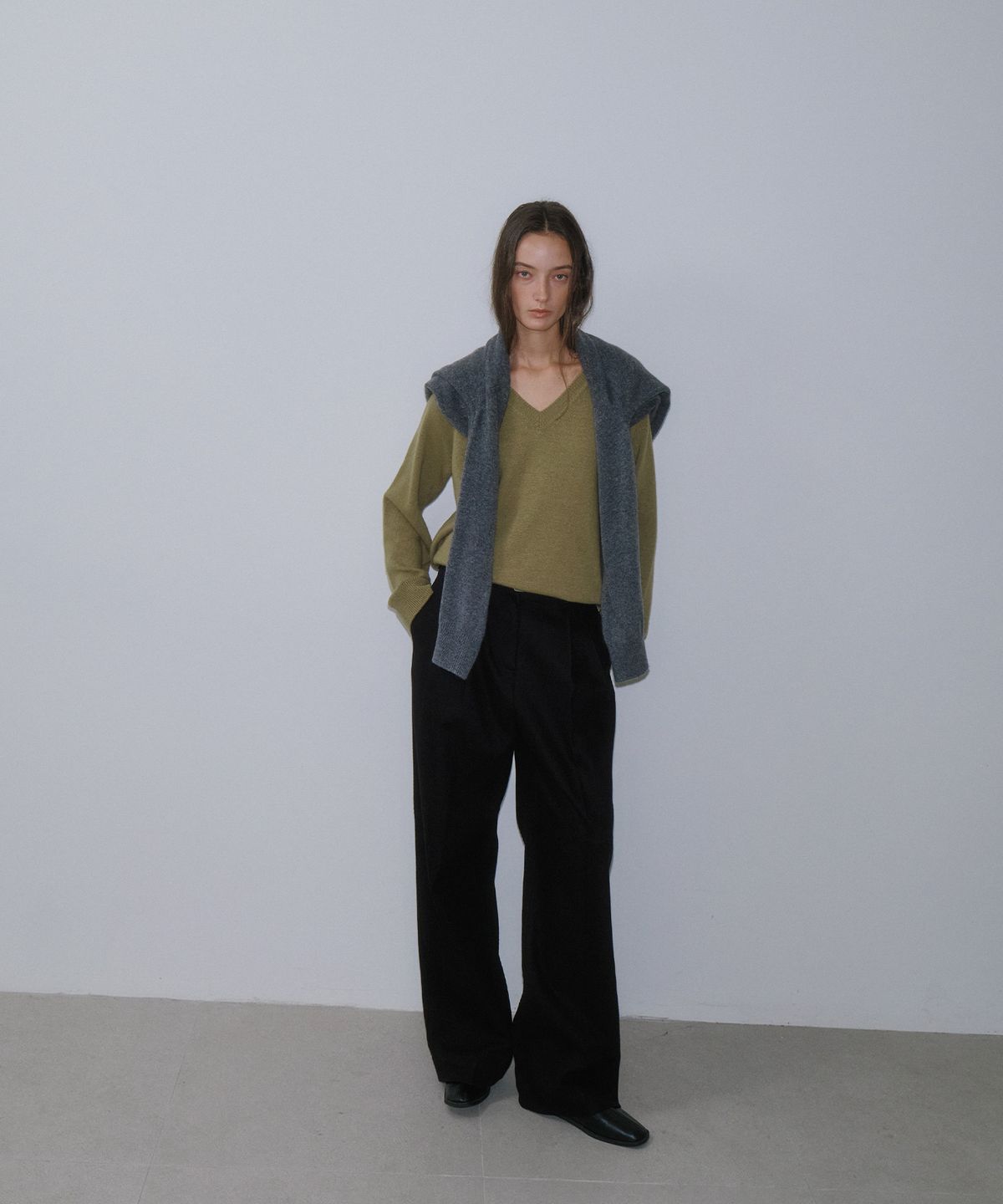 가더(GARDER) Classic V neck Knit (Olive)