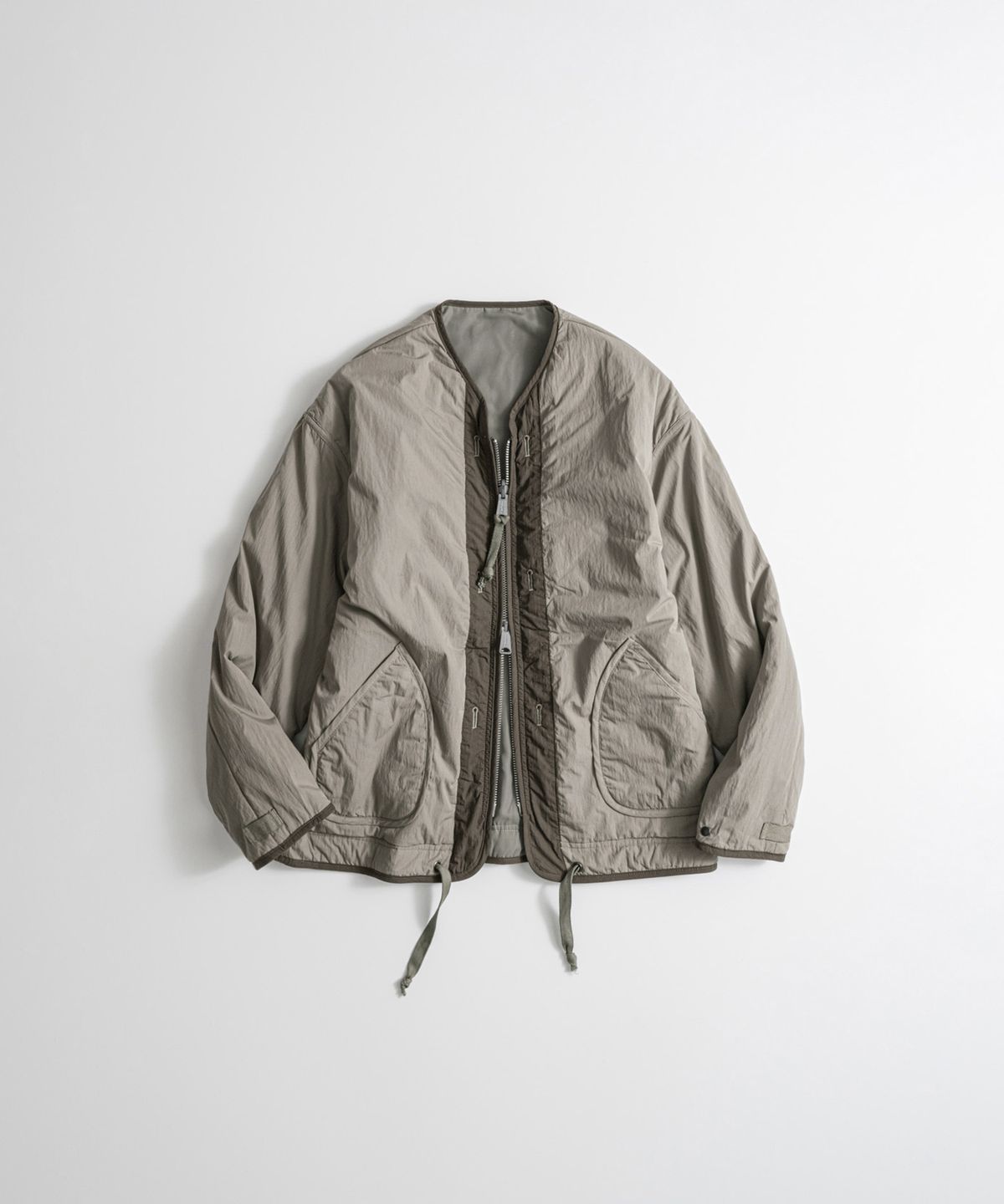 비헤비어(BEHEAVYER) REVERSIBLE MIL LINER JACKET sage/greige