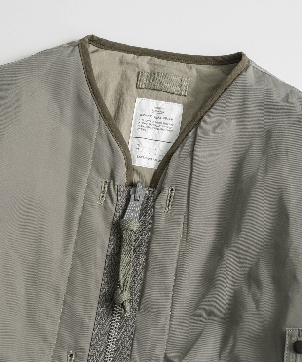 비헤비어(BEHEAVYER) REVERSIBLE MIL LINER JACKET sage/greige
