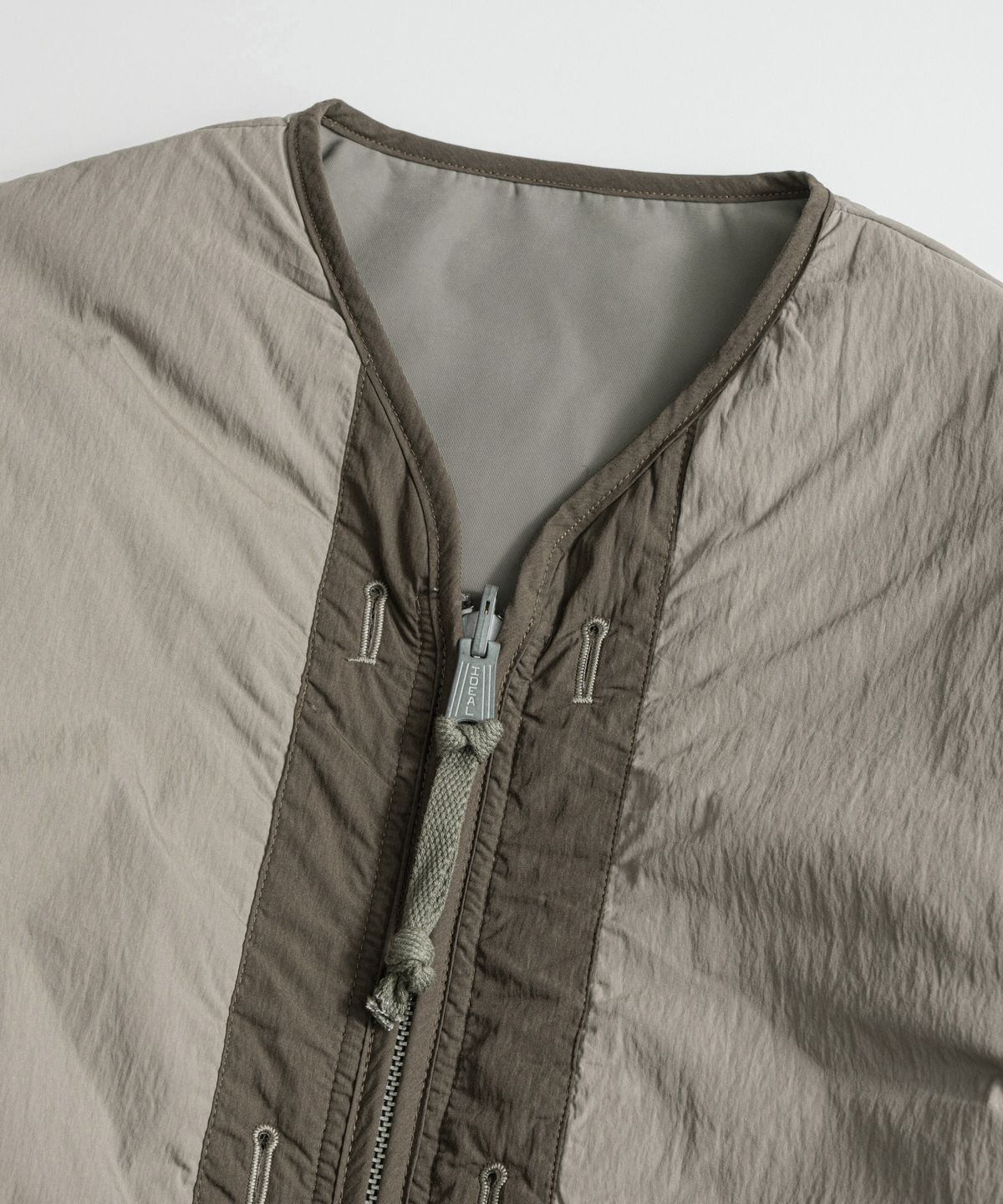 비헤비어(BEHEAVYER) REVERSIBLE MIL LINER JACKET sage/greige